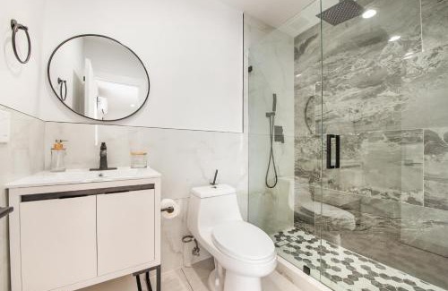 Ludlam Apartment | Stylish 1BR Apartment with Renovations in Miami, Child Friendly