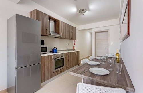Msida Apartment | Stylish 1BR Apartment with Breakfast in Central Location