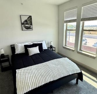 Farmers Branch Apartment | Modern 1BR Dallas Oasis Escape