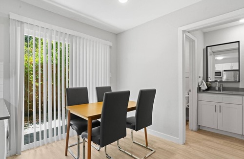 Hyde Park Apartment | Stylish 1BR Retreat Near UT with Pool and Breakfast
