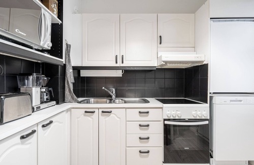 Jyvaskyla Apartment | Modern 1BR Retreat in Heart of Jyväskylä