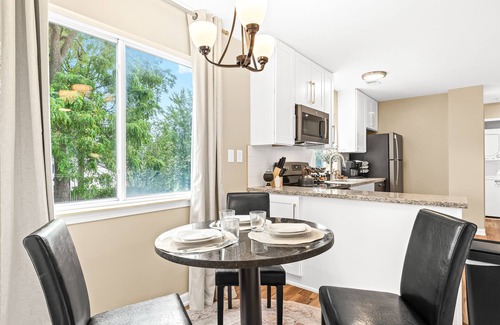 Roseville Apartment | Inviting 1BR Upper Retreat, Steps from Downtown Roseville