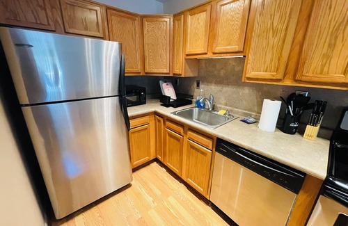 Elkins Park Apartment | Cozy 1-Bedroom Condo with Pool and Spa Amenities