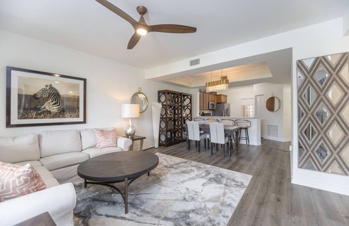 Central Naples Condo | Contemporary Condo: Centrally Located with Pet-Friendly Perks