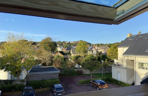 Barneville-Carteret Apartment | Exquisite Oceanfront 2-Bed Apartment Near Waterfront & Dining