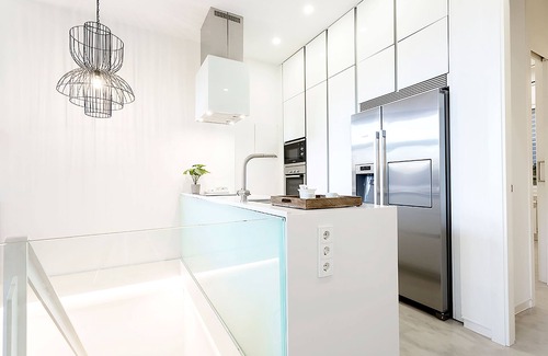 Jeronimos Apartment | Stylish Duplex Near Atocha with Spa and Kitchen Amenities
