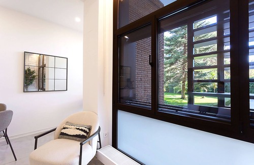 Jeronimos Apartment | Stylish Duplex Near Atocha with Spa and Kitchen Amenities
