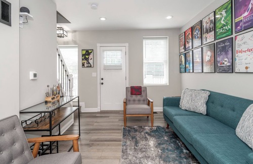 Walnut Hills House | Modern 2 BDR Cinci Townhome Close to All Attractions! Walk to Restaurants