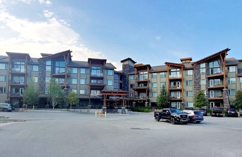 East Kootenay Condo | Inviting 2 Bed Condo with Pool & Hot Tub at Ski Hill