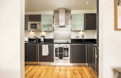 Grand Canal Dock Apartment | Modern 2 Bed - 8min to Grand Canal Dock Station