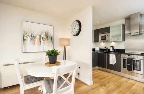 Grand Canal Dock Apartment | Modern 2 Bed - 8min to Grand Canal Dock Station