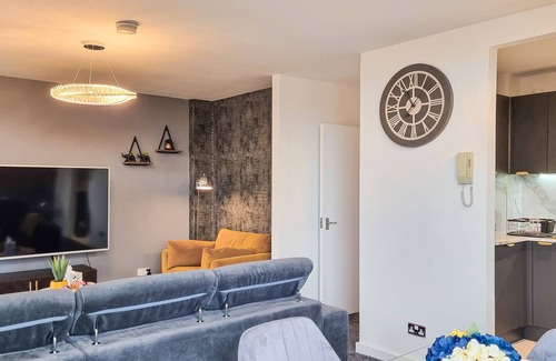Castlefield Apartment | Modern 2-Bedroom Apartment with Kitchen on 4th Floor