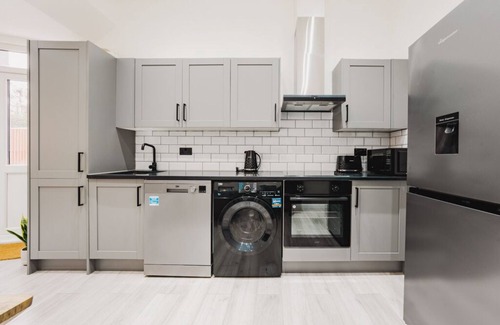 Wembley Central Apartment | Contemporary 2-Bed Apartment Steps from Wembley Stadium