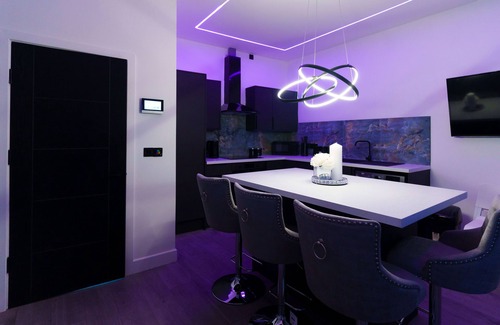 Chapeltown Apartment | Modern 2 Bed Apartment in Leeds with Convenient Parking