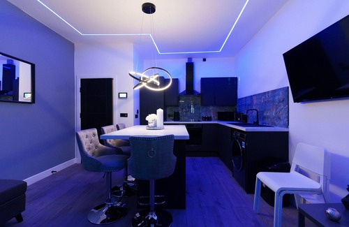 Chapeltown Apartment | Modern 2 Bed Apartment in Leeds with Convenient Parking