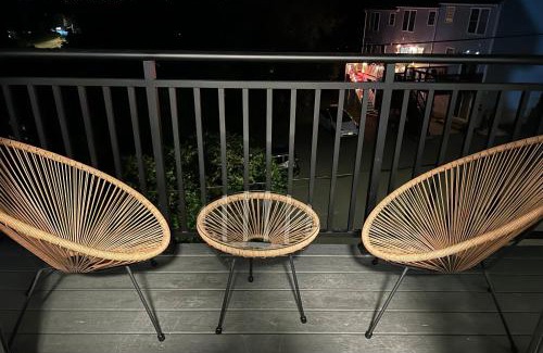 Quincy Apartment | Stylish 2 Bed Apartment in Quincy - Pet & Child Friendly
