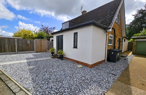 Shrewsbury House | Modern 2-bed home in a peaceful area, with parking | Pass the Keys
