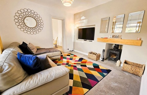 Shrewsbury House | Modern 2-bed home in a peaceful area, with parking | Pass the Keys