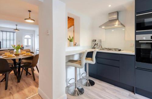 Gillingham Apartment | Contemporary 2 Bed House in Central Rainham, Kent