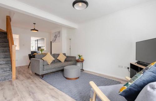Gillingham Apartment | Contemporary 2 Bed House in Central Rainham, Kent