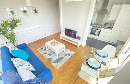 Central Milton Keynes Apartment | Modern 2-Bedroom Retreat in Central MK with Free Parking