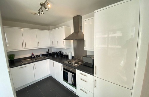 Central Milton Keynes Apartment | Modern 2-Bedroom Retreat in Central MK with Free Parking
