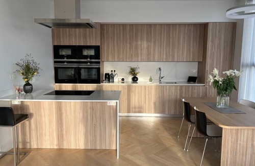 Golders Green Apartment | Modern 2 Bed Penthouse with Terrace and Beautiful Views