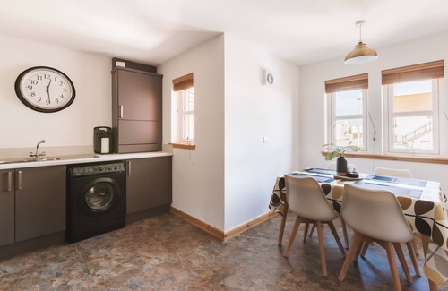 Cellardyke Apartment | Pet-Friendly Acorn Apartment in Cellardke, Anstruther