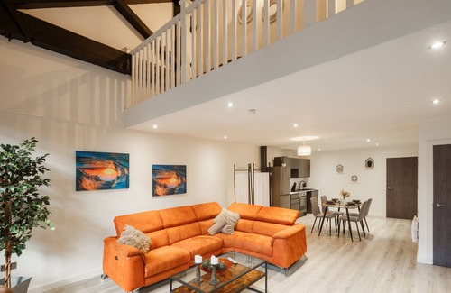 Bradford Apartment | Stylish 2-Bedroom Retreat with Free Wi-Fi & Breakfast