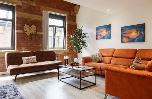 Bradford Apartment | Stylish 2-Bedroom Retreat with Free Wi-Fi & Breakfast