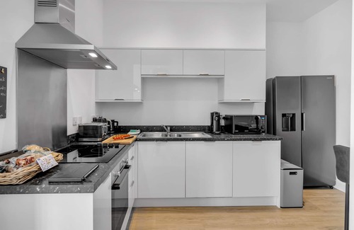 Norwich Apartment | Modern 2 Bedroom Apartment with Norwich Castle Views