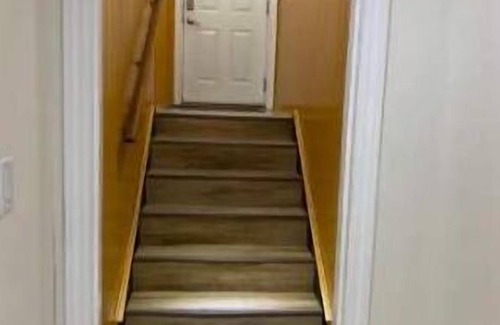 Applewood Apartment | Contemporary 2 Bedroom Downtown Apartment in Mississauga