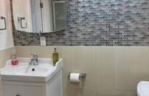 Applewood Apartment | Contemporary 2 Bedroom Downtown Apartment in Mississauga