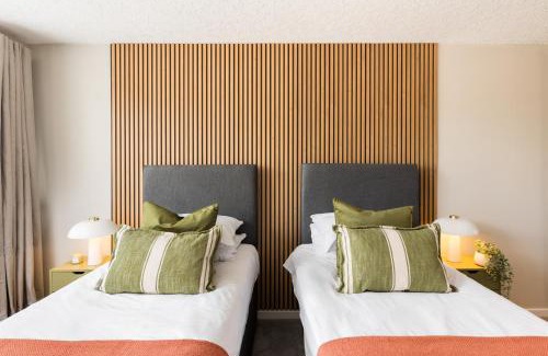 Leamington Spa Apartment | Renovated Chestnut Court: 2-Bedroom with Fast Wi-Fi
