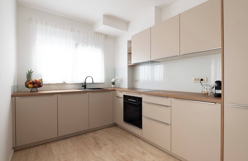 Kraljevec Sesvetski Apartment | Modern 2-Bedroom Apartment Kona - Free Parking & Self Check-In