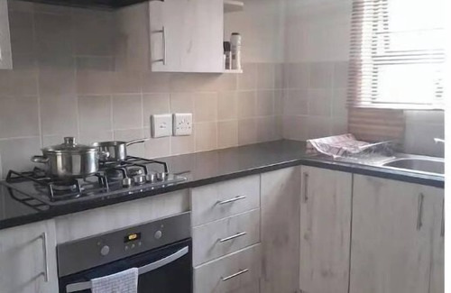 Germiston Apartment | Stylish 2-Bedroom Apartment Near Mall, Family-Friendly