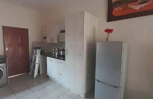 Germiston Apartment | Stylish 2-Bedroom Apartment Near Mall, Family-Friendly