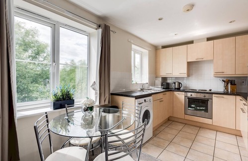 Oxford Apartment | Stylish 2 Bedroom Apartment in Popular Jericho, Rated 10/10