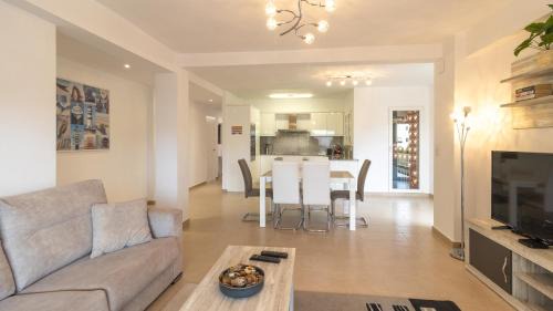 Platja de l'Arenal Apartment | Beachside 2 Bedroom Apartment with Pool & Ocean View