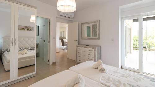Platja de l'Arenal Apartment | Beachside 2 Bedroom Apartment with Pool & Ocean View