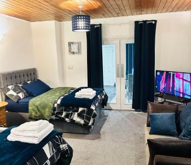 Derby Apartment | Stylish 2 Bedroom Apartment in Derby City - Family Friendly