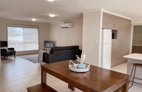 Mount Gambier House | Inviting 2 Bedroom Unit Near Amenities for All Travelers