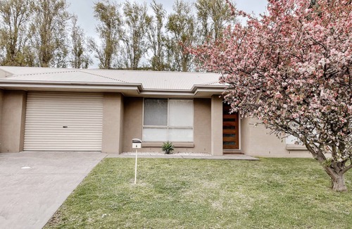 Mount Gambier House | Inviting 2 Bedroom Unit Near Amenities for All Travelers