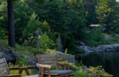Alban Cottage | Pet-Friendly Modern Cottage with Spa on the French River