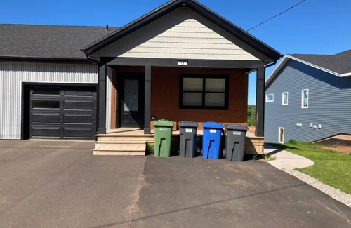 Charlottetown House | Modern 2 bedroom 2 bathroom w/king beds in Charlottetown