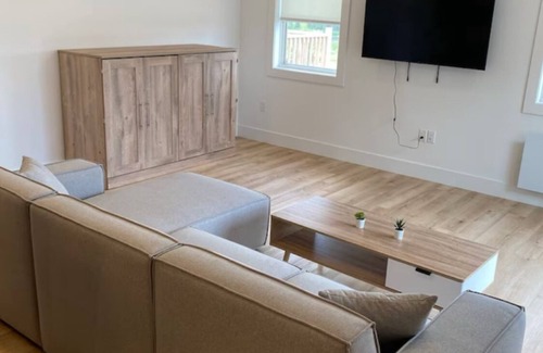 Charlottetown House | Modern 2 bedroom 2 bathroom w/king beds in Charlottetown