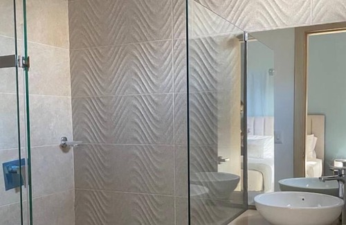 Riomar Apartment | Modern 2 Bedroom Duplex /1 Queen & 1 Single
