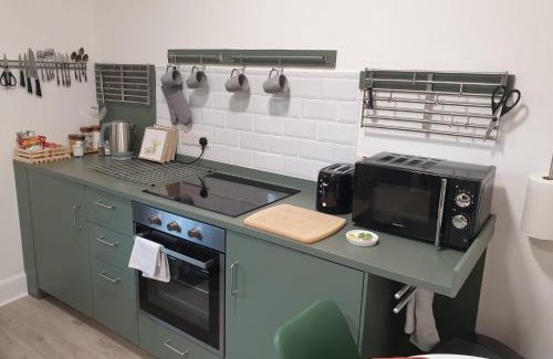 Dumfries Apartment | Modern 2-Bedroom Flat Near Park & River