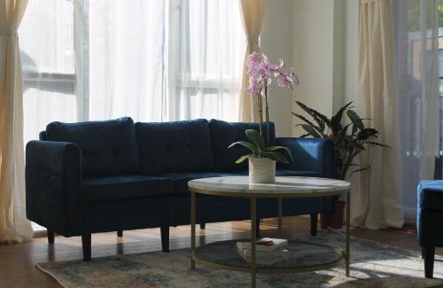 London Borough of Hounslow House | Modern 2-Bedroom Flat with Balcony
