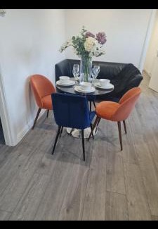 Roxeth Apartment | Stylish 2 Bedroom Flat with Garden in London - Rated 10/10